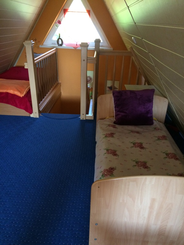 2 Kinderbetten 200x90 und 140x70